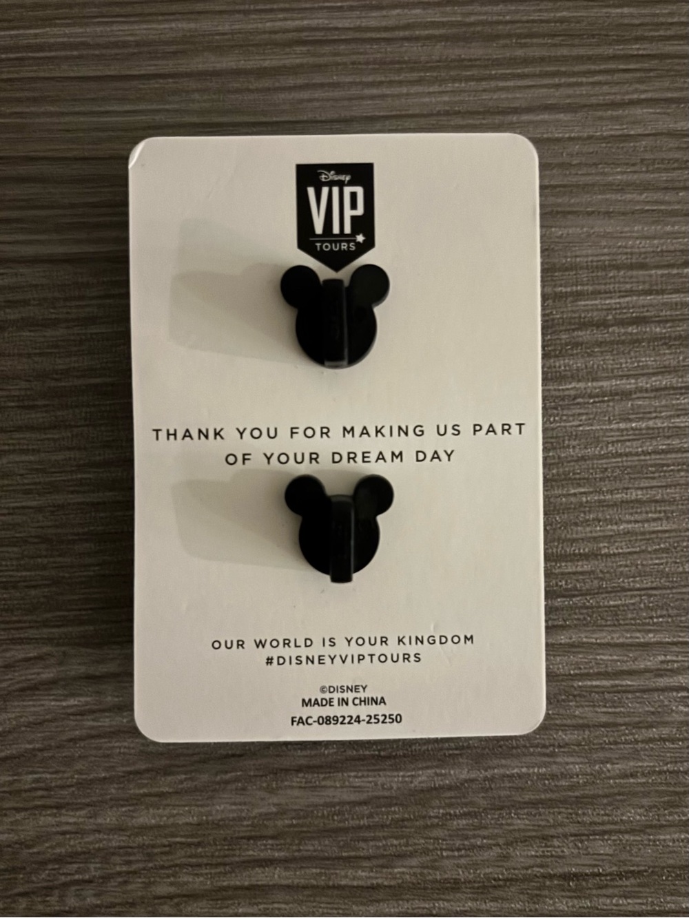 Disney VIP Tours Pin - Picture 2 of 2